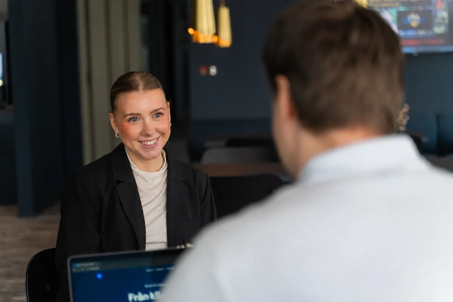 Kundmöte där vi går igenom hemsidan tillsammans